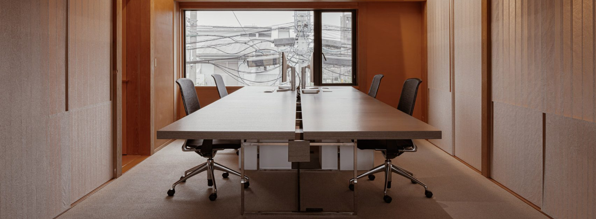 以和紙、木頭重塑的靜謐工作空間：Symbolplus Tokyo Office 獲 Dezeen 年度室內設計獎