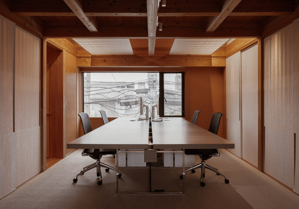 以和紙、木頭重塑的靜謐工作空間：Symbolplus Tokyo Office 獲 Dezeen 年度室內設計獎