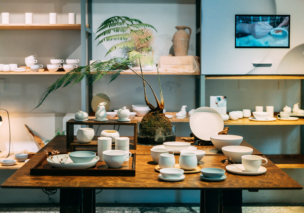 佐賀陶瓷品牌 224 porcelain 以創新陶土與簡約設計，展現當代肥前吉田燒的「瓷韻之美」