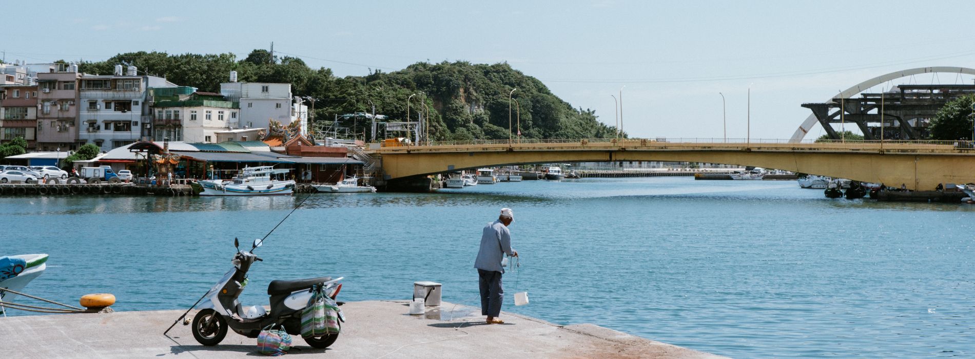 2025基隆《永晝海濱美術館》首屆雙年展！「水啦」集結16組青年藝術創作、4組國際展出，串連店家打造藝術廊道