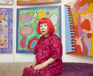 倫敦人早起排隊只為她  睽違四年 草間彌生回歸倫敦施展魔力 