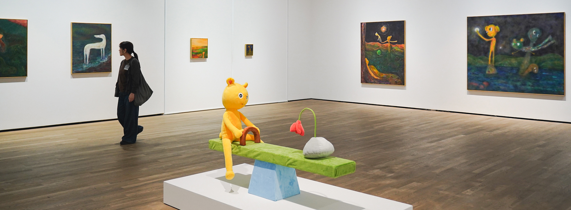 凝視模糊地帶：陳威廷個展《一抹灰》以石版畫、詩集等創作探索存在輪廓