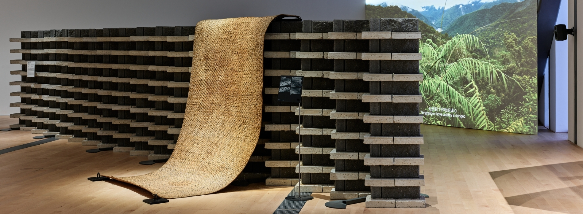 新美館新展「棉線與石頭」：如果記憶／技藝有形狀——它將如何成形、延展、留存，又如何瓦解？