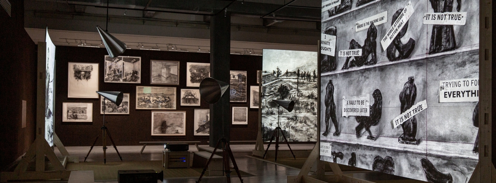 北美館新展!南非當代藝術家William Kentridge個展:橫跨40年素描代表作,以繪畫思考真實世界