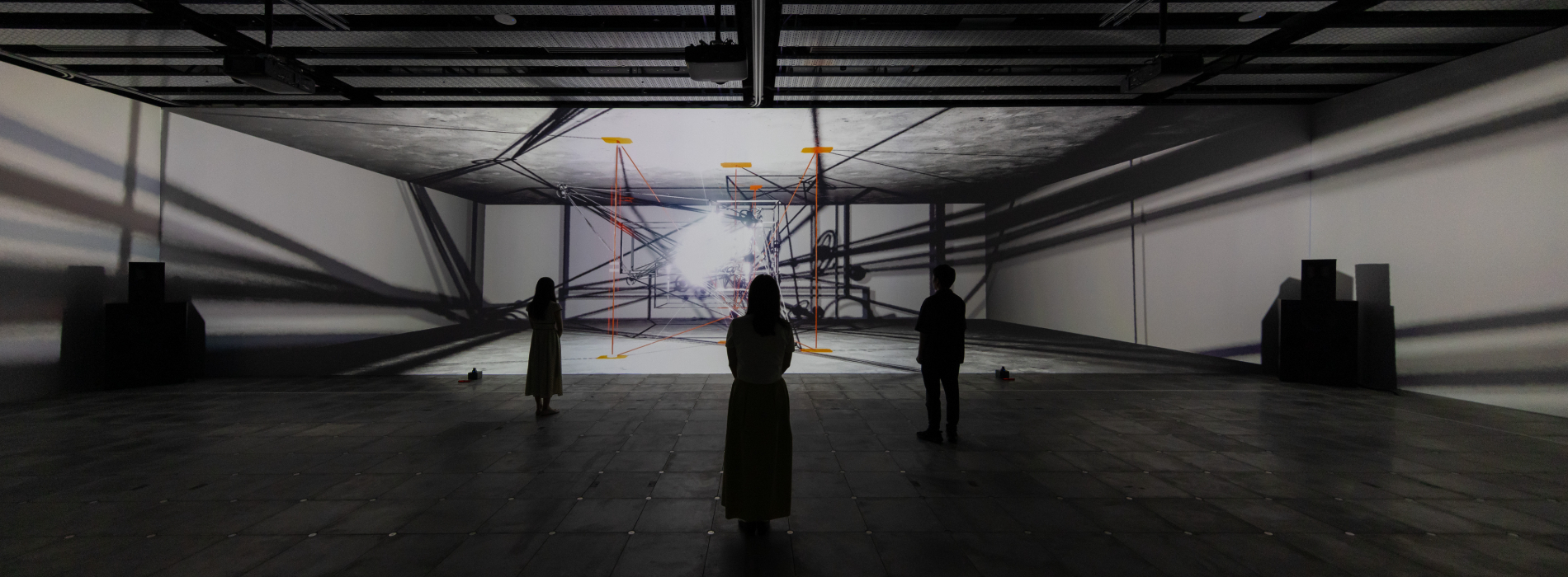 真鍋大度海外首次大型個展！《關係時態》中美館開展：以 AI、聲光與即時運算打造感知世界