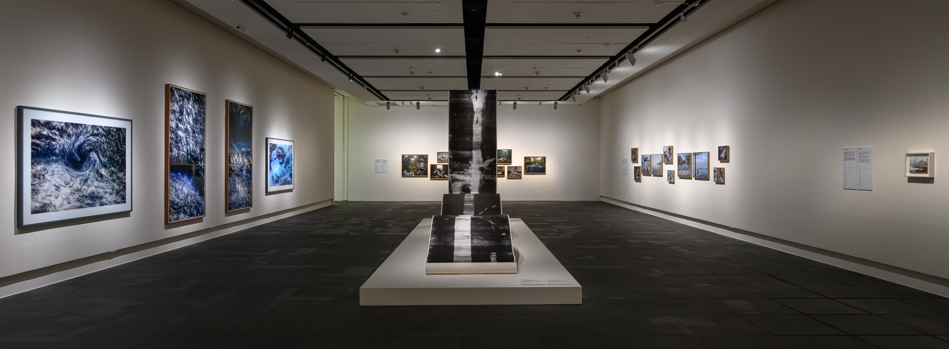 百達攝影獎首度登台！12 位藝術家以「風暴」為題，展開動盪時代下的永續思辨