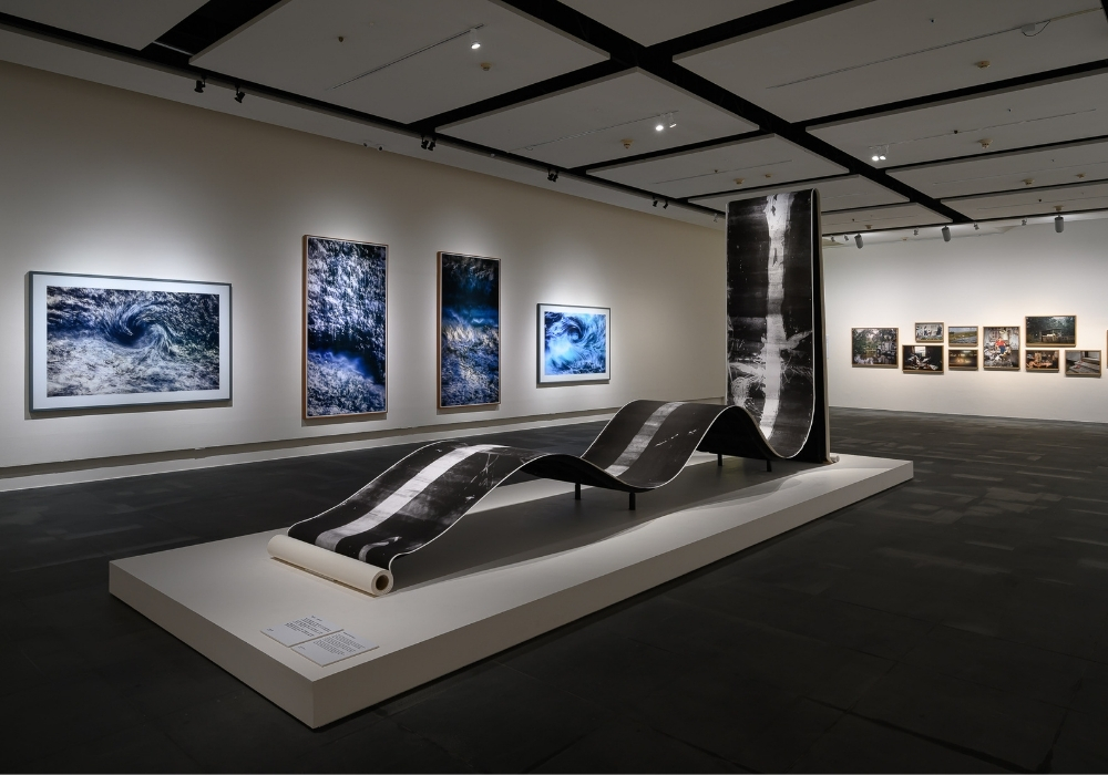 百達攝影獎首度登台！12 位藝術家以「風暴」為題，展開動盪時代下的永續思辨