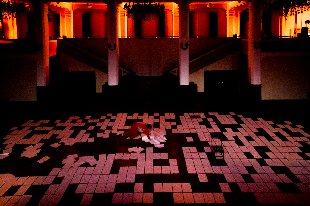 創造與建築對話的身體意象—周先生與舞者們《2012重演—在記得以前》