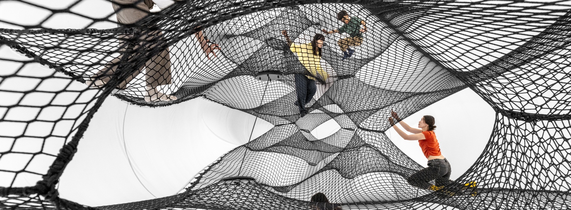 勤美術館2025夏季展《Net & String Taichung》揭幕！Numen / For Use首次登台，打造虛實交錯、詩意漂浮的空間體驗