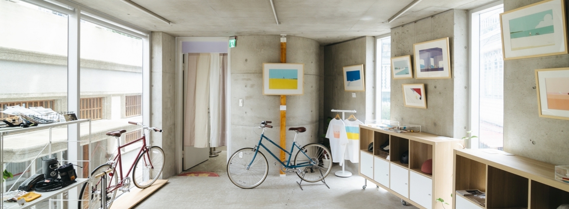 拼貼自行車日常魅力!tokyobike、坂內拓巡迴展,柔和色塊堆疊平凡風景、還原藝術家工作桌