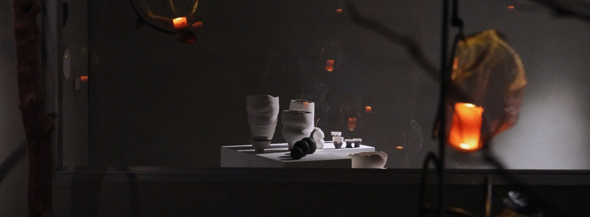 一嶼 ISland《持續的瞬間》三人展:陶瓷、玻璃、舊物再製的跨媒介對話,與「時間的四個預言」限定選物