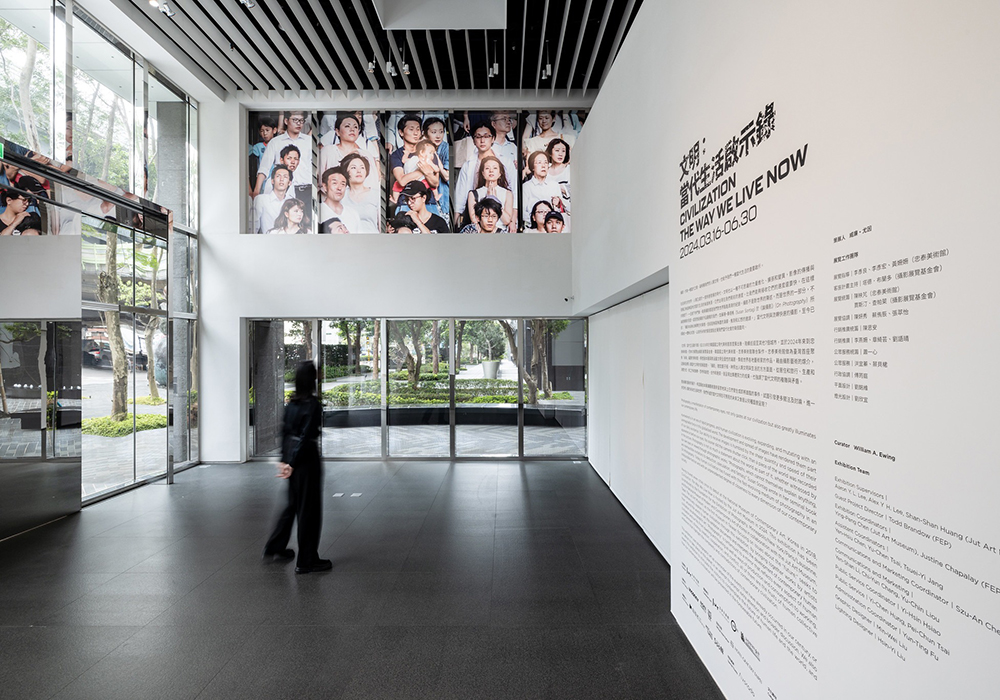 攝影藝術展《文明:當代生活啟示錄》登場忠泰美術館!八大主題、近200作品引領觀者反思文明多元面向、探索未來