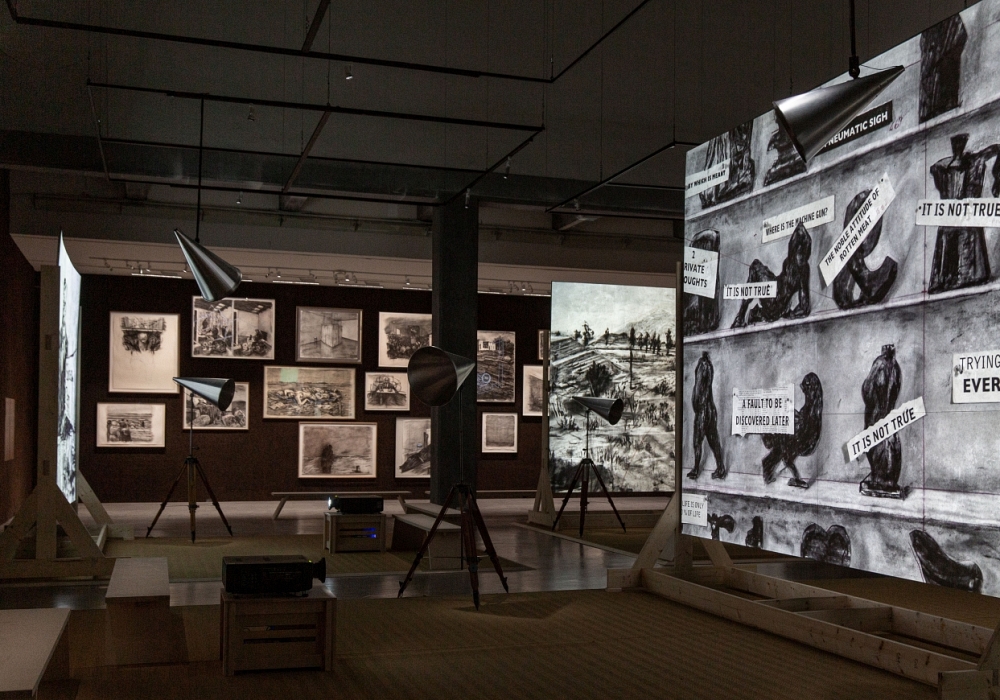 北美館新展!南非當代藝術家William Kentridge個展:橫跨40年素描代表作,以繪畫思考真實世界