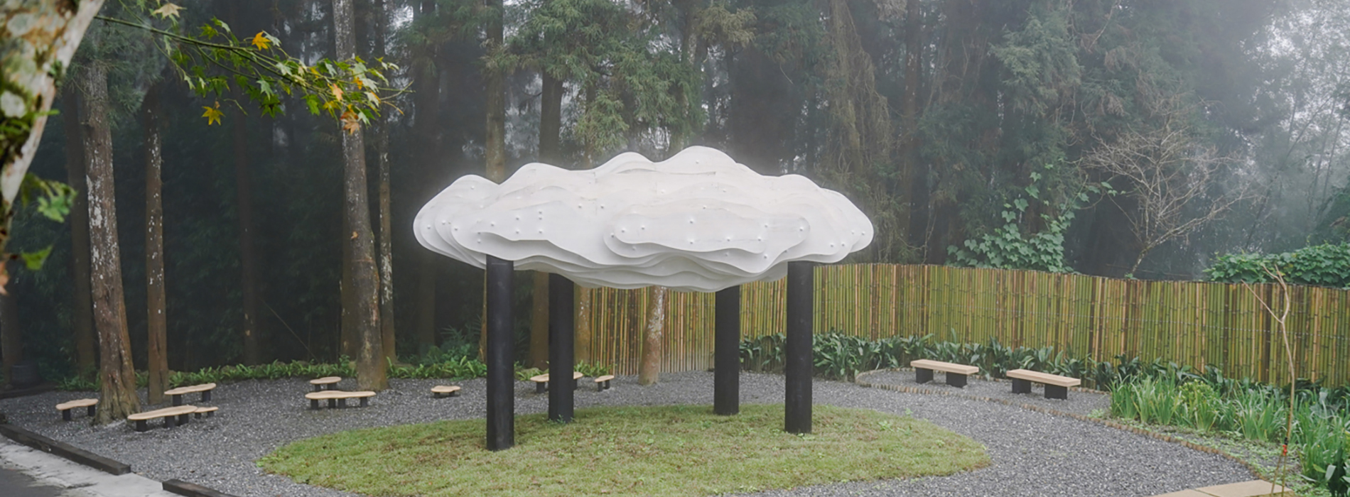 巨型木構雲朵亮相奮起湖！柴屋《雲霧》亭、糸島織物《林間艸台》與自然共融出嶄新山城風貌