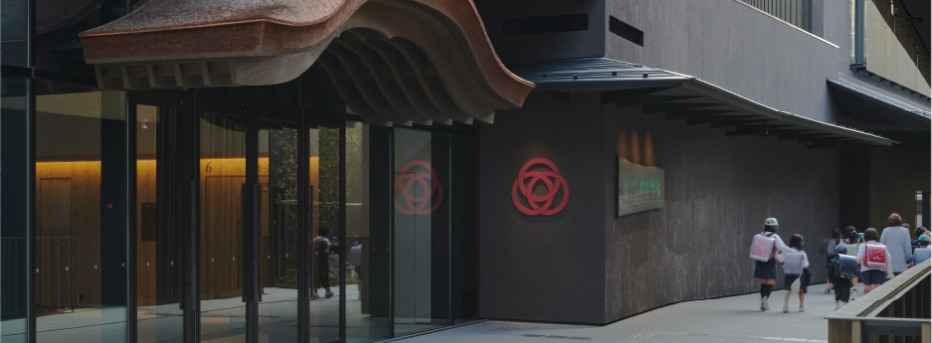 絕代風華新生：京都「宮川町歌舞練場」原研哉、隈研吾攜手設計，賦予百年歷史舞台全新風貌