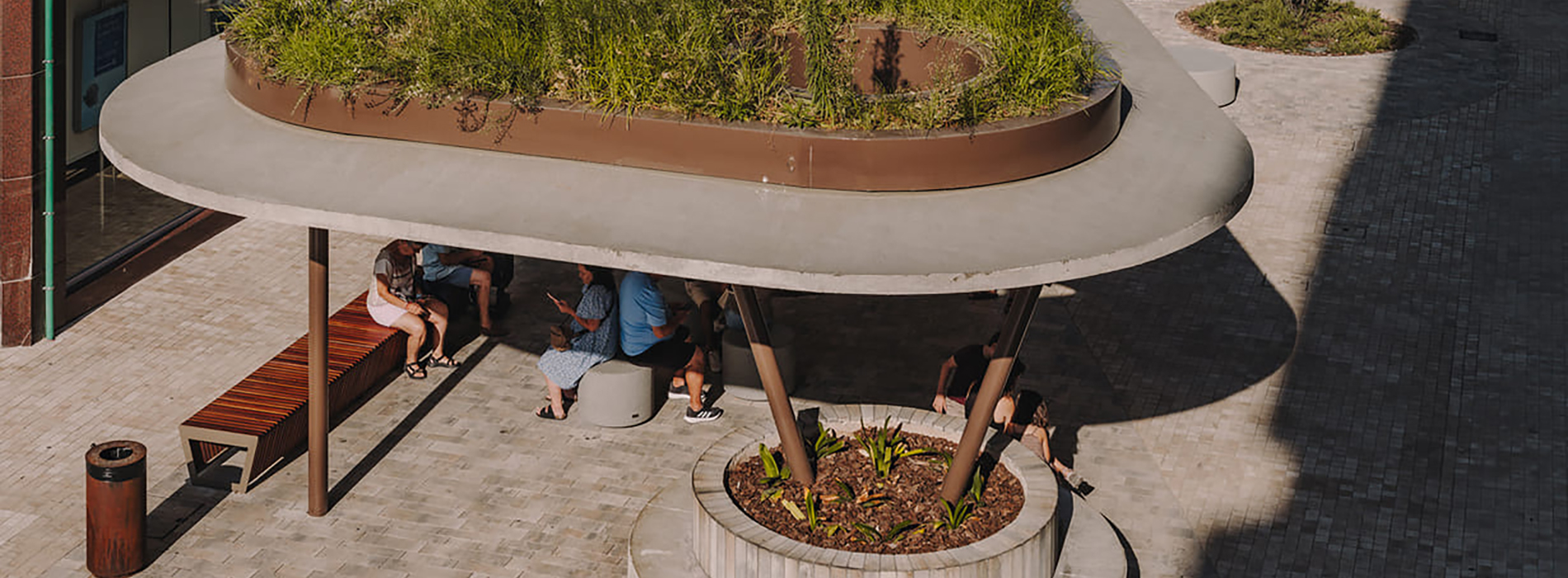 不只轉乘，更能停留：西班牙公車轉運站以綠屋頂重塑交通樞紐想像