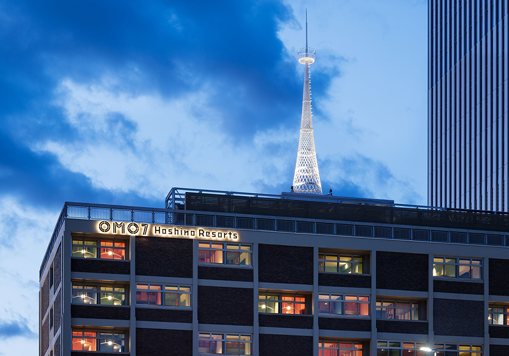 橫濱舊市政廳轉身為「OMO7 橫濱」！村野藤吾戰後經典在新舊融合中化身寵物友善旅宿