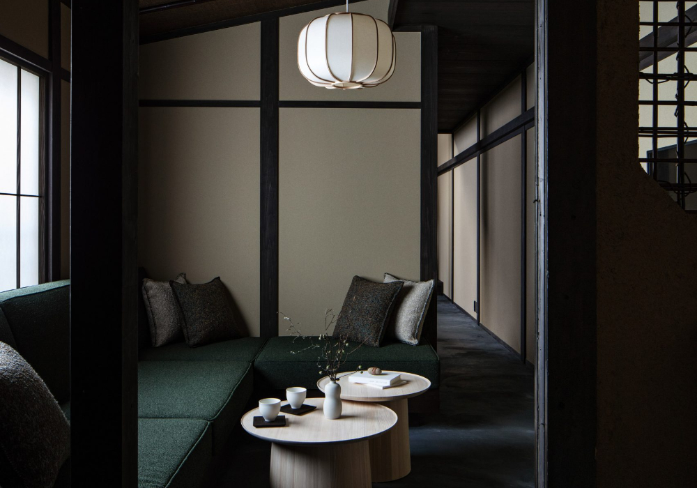 京都東本願寺旁的靜謐住宿：融入日本傳統「陰翳之美」，Studio Aluc 改造百年町家成新旅宿