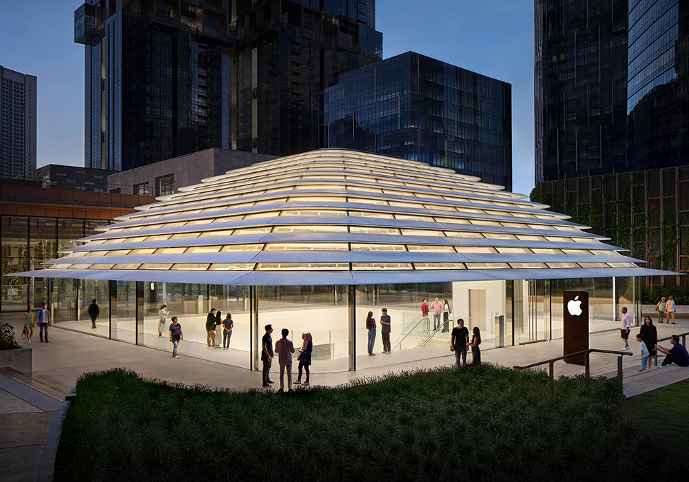 Foster + Partners打造馬來西亞首間Apple Store!層疊式屋頂結合玻璃穹頂,通透空間與周遭公園綠意交融