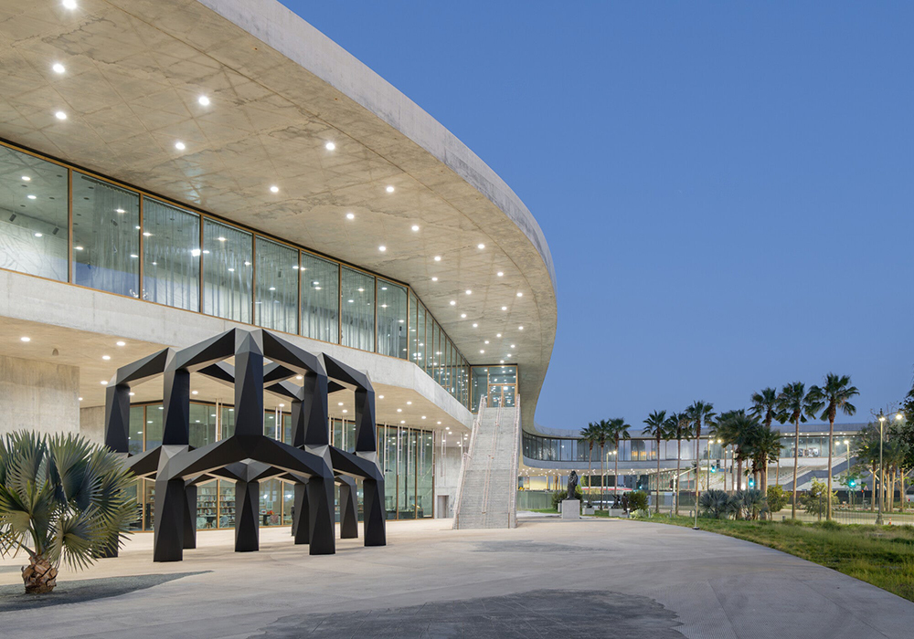 Peter Zumthor 打造 LACMA 新展館！David Geffen Galleries 以蜿蜒混凝土量體，重新想像美術館的觀看方式