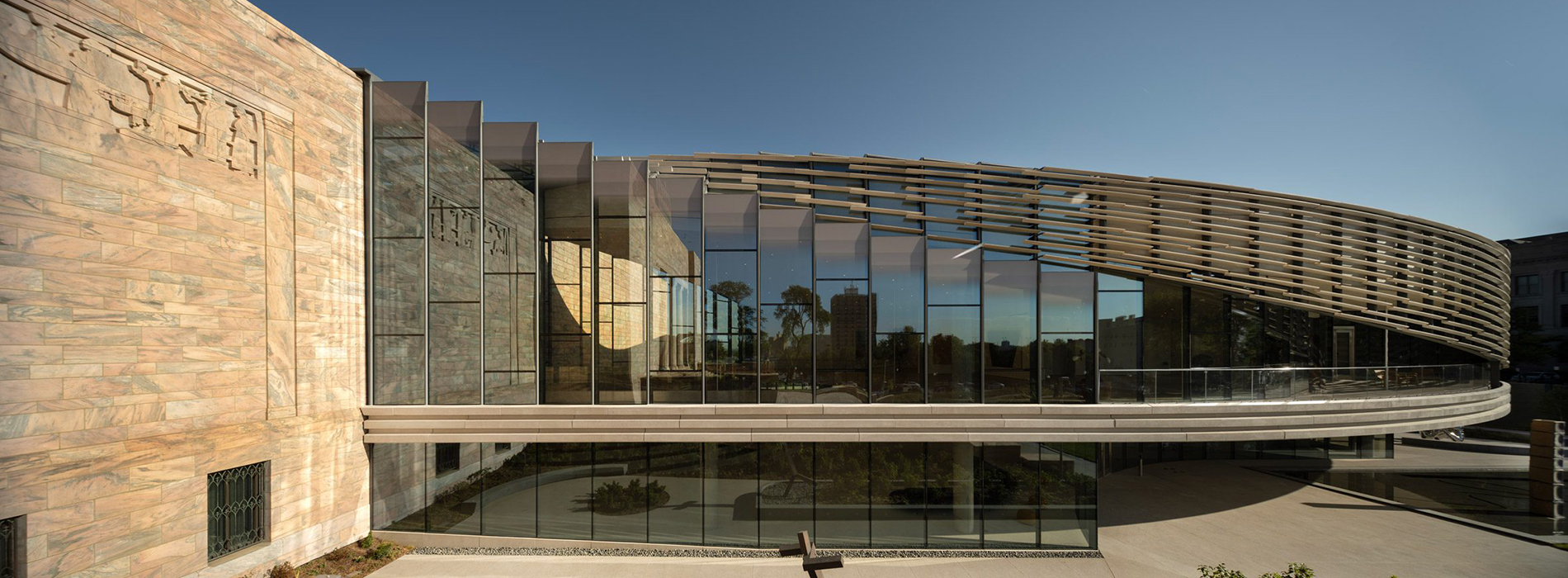 Snøhetta完成美國Joslyn Art Museum擴建!宛如懸浮的外觀向美國大平原上的簇擁雲霧致敬