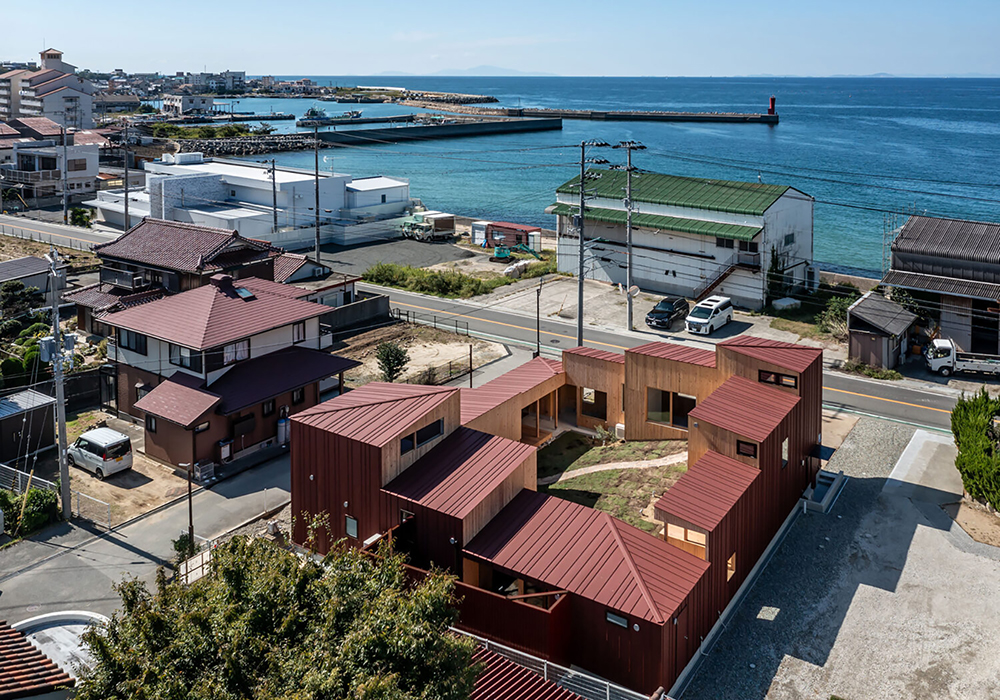 為毛小孩打造的濱海旅宿!日本「THE SIRIUS 淡路島」以中庭與錯層設計共構安然棲所