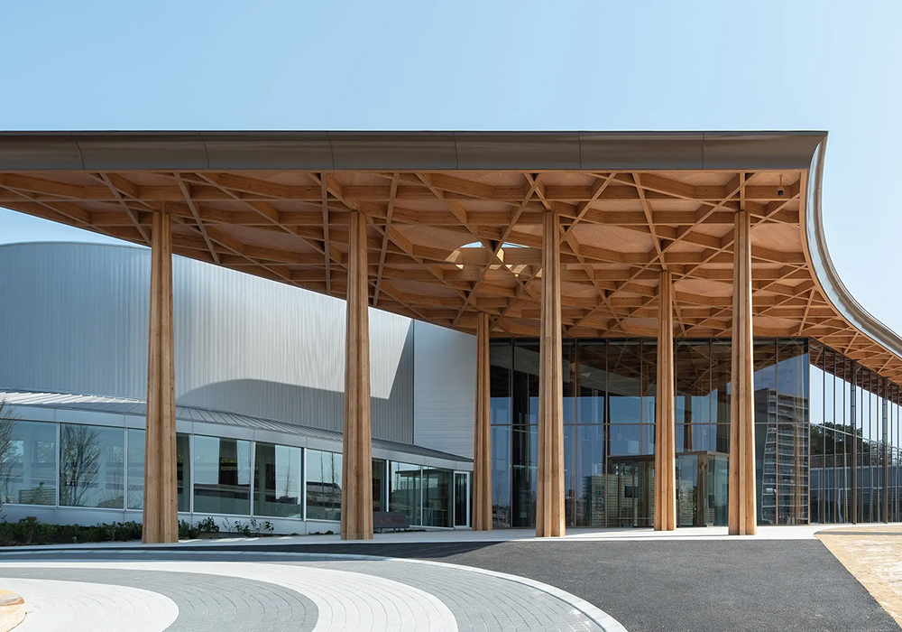 坂茂新作「豐田市博物館」開館!毗鄰谷口吉生經典之作,大量雪松打造的「緣日空間」成最大亮點