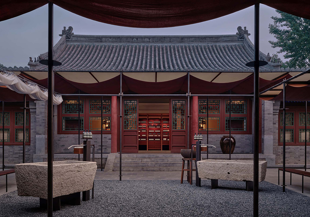 北京首間 Aesop 進駐四合院!「王府中環 19 號府店」融合古今,詮釋出風雅詩意的香氛之家
