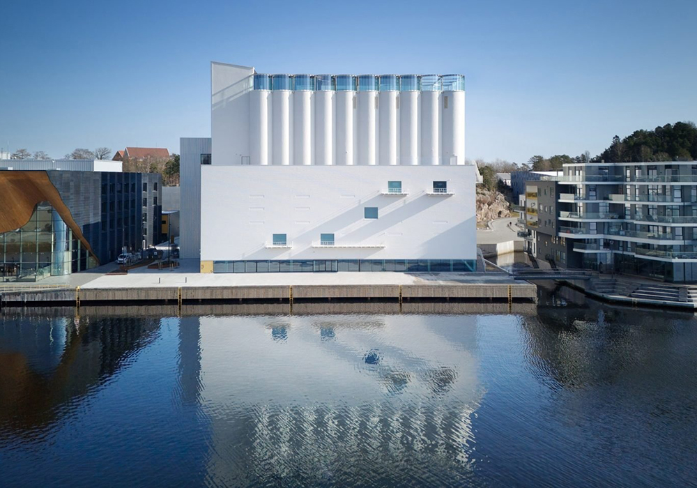 挪威舊穀倉成藝文新地標!Kunstsilo 美術館再現 1930 年代功能主義建築之美