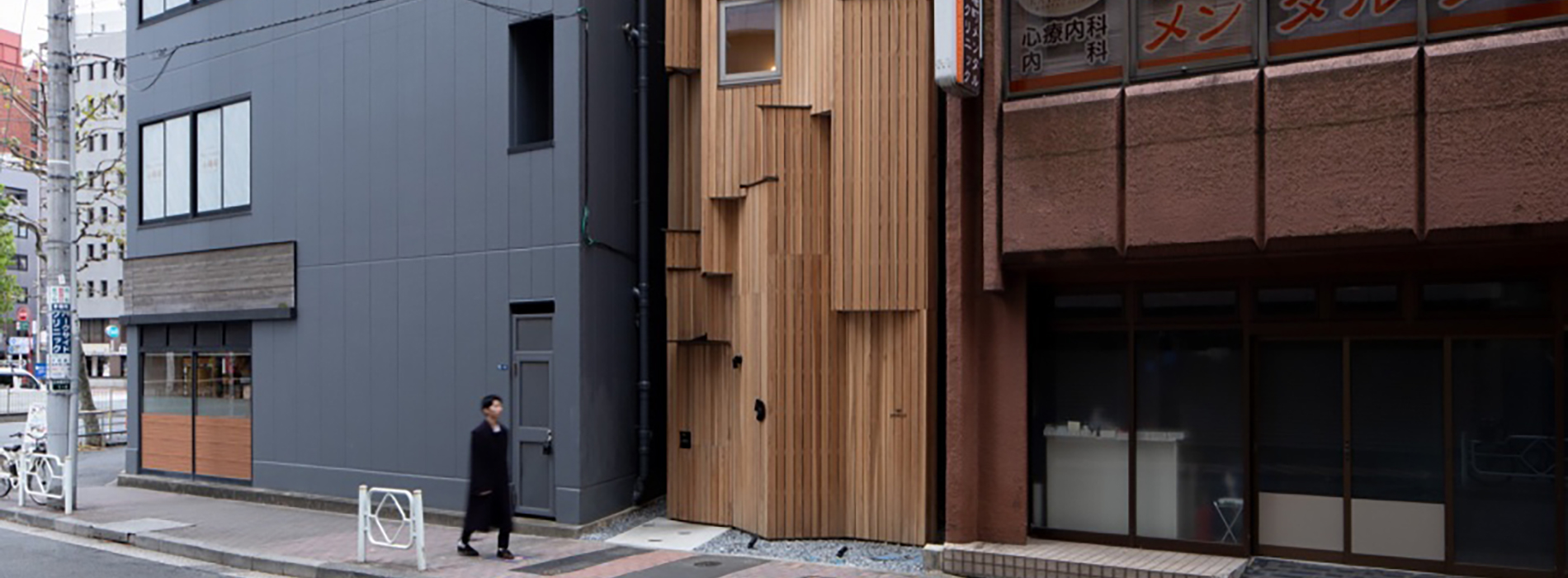 東京都心縫隙中的木構風景：prewood 宛如堆疊積木，以可拆解設計實踐永續想像