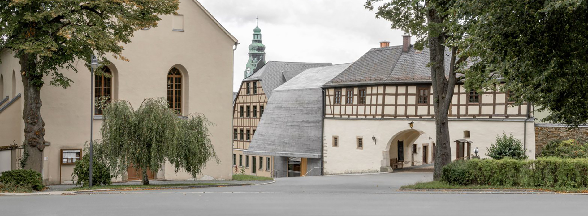 棲於德國小鎮的清水模蚌殼：「珍珠母體驗博物館」在粗獷與光澤之間延續文化記憶