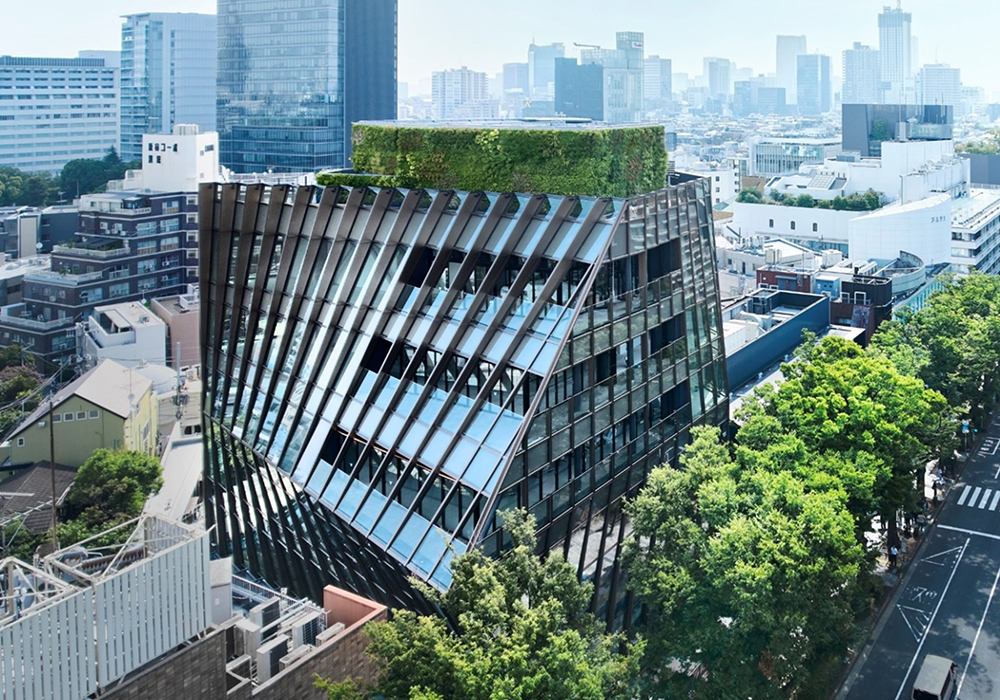 東京新文化地標「原宿 Quest」:OMA 打造「雙面」建築,串連表參道與裏原宿街區地景