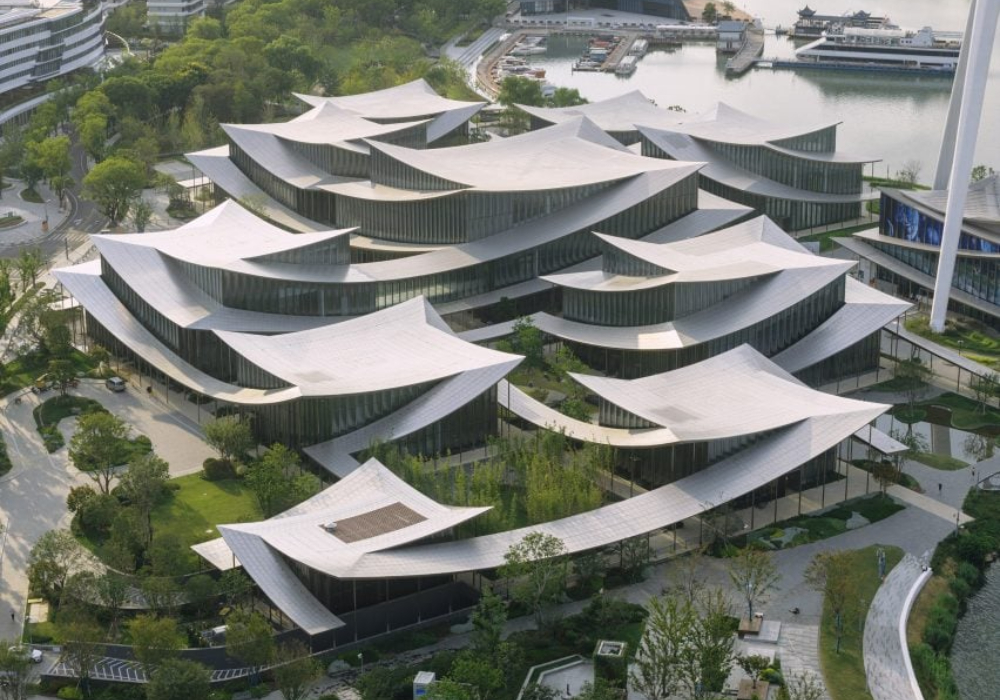 丹麥 BIG 設計：以「廊」為靈感核心的蘇州當代美術館，宛如從金雞湖畔長出的當代園林