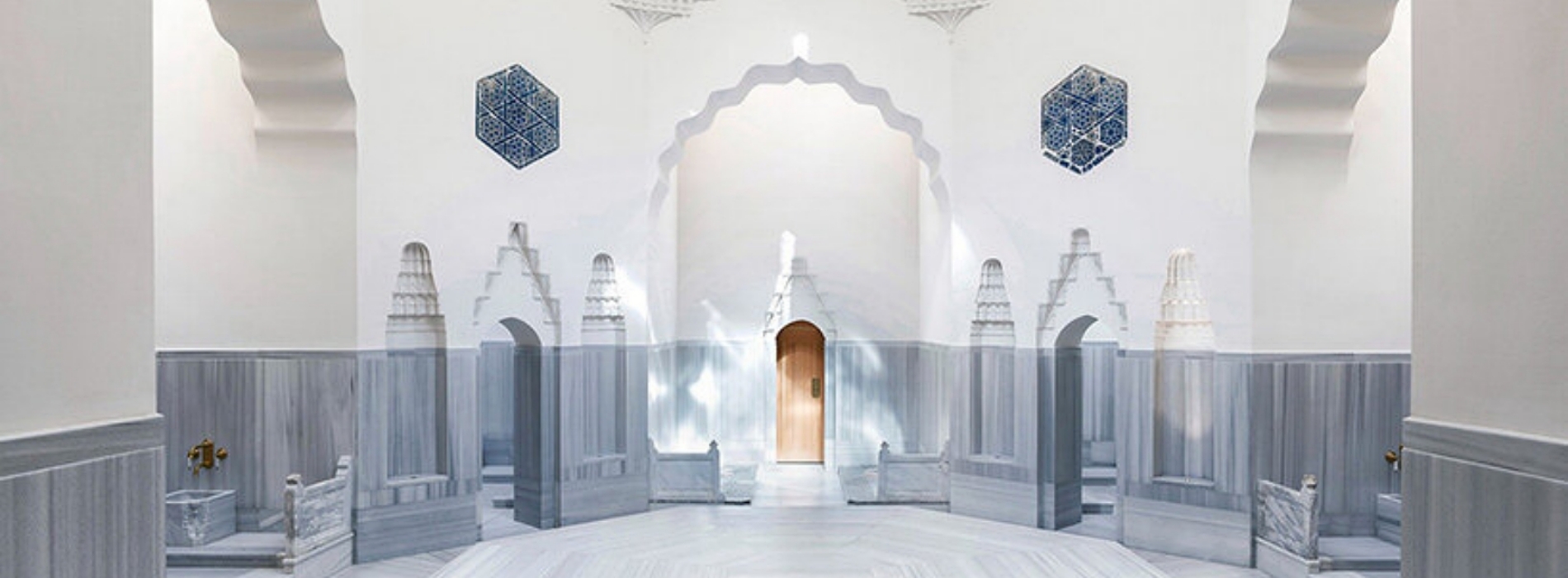 16世紀土耳其浴場華麗回歸!伊斯坦堡 Zeyrek Çinili Hamam 重現精美藍白瓷磚、轉型博物館展出考古文物