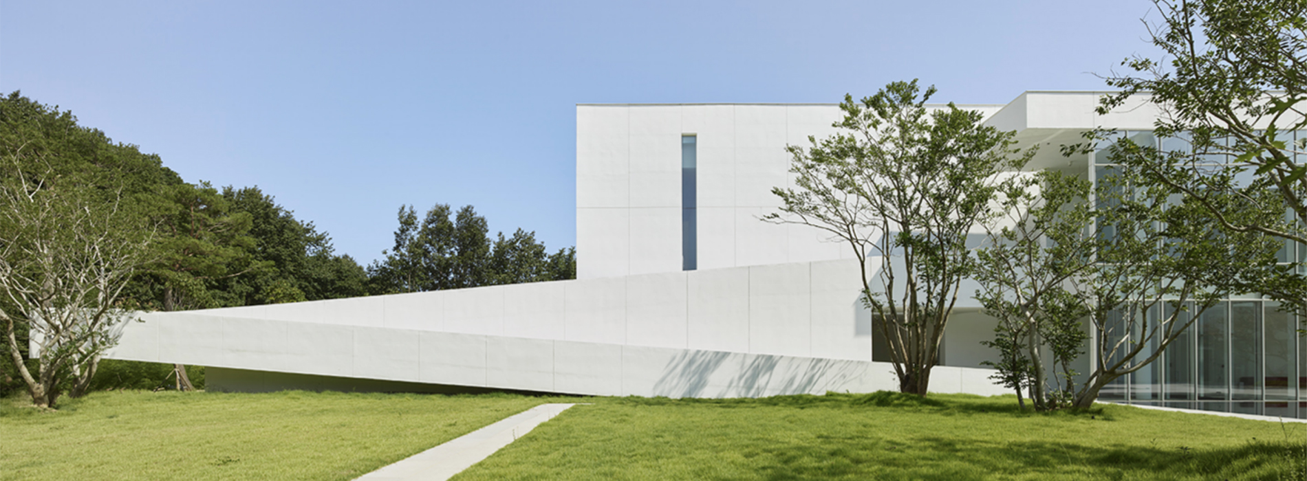 韓國現代美術館+1！江陵「Sorol Art Museum」純白簡約設計致敬儒家美學，與周遭自然共融出靜謐藝術空間