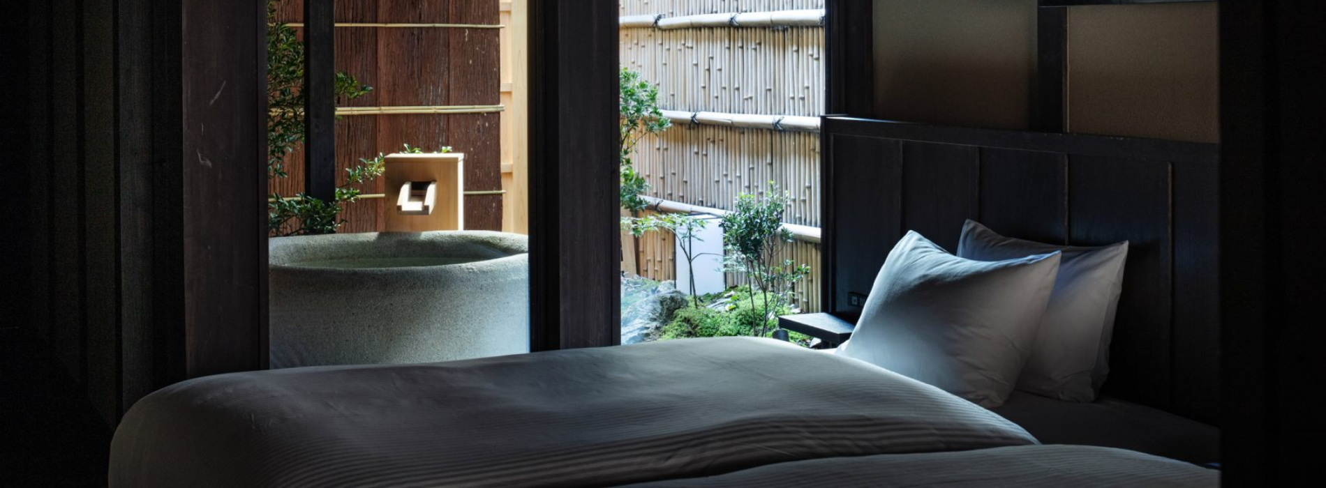 京都東本願寺旁的靜謐住宿：融入日本傳統「陰翳之美」，Studio Aluc 改造百年町家成新旅宿