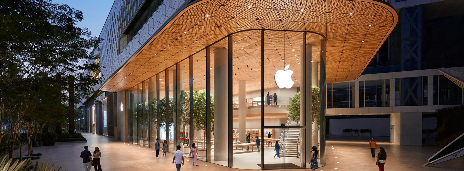 印度首家蘋果直營店開幕!Foster + Partners 操刀 45 萬塊木磚天花板成最大亮點