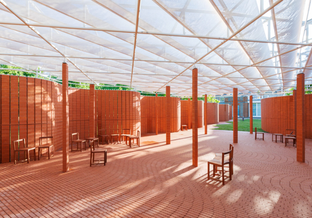 2026 倫敦蛇形藝廊展亭！墨西哥 Lanza Atelier 操刀：以「紅磚波浪」挑戰減法建築新高度