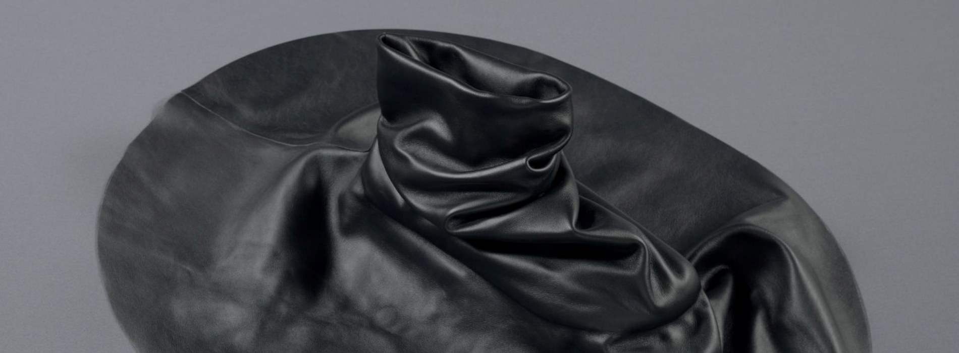 ISSEY MIYAKE × Camper 聯名鞋款初登場!延展「一塊布」的行走想像,呈自然垂墜的有機輪廓