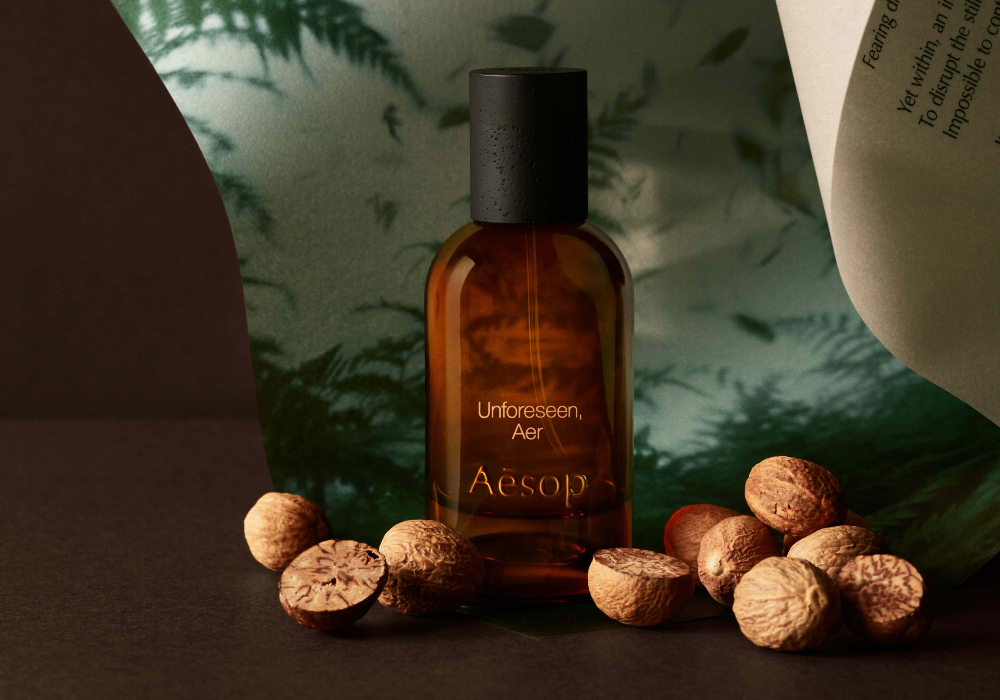 Aesop 帶來全新「喚空香水」：森林空氣、肉豆蔻揉進清香調，《馥香寓言》8 款香氣同步換上新裝