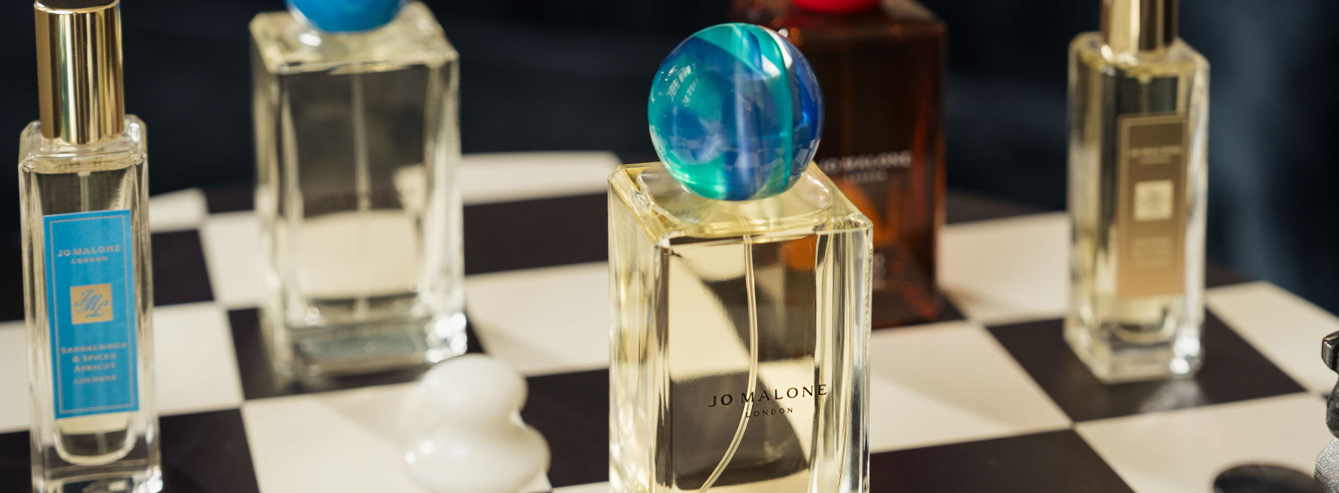 沈穩與甜意交織,Jo Malone 2025 冬季新香:「檀香木與蜜漬杏桃」與 4 款經典香氣回歸