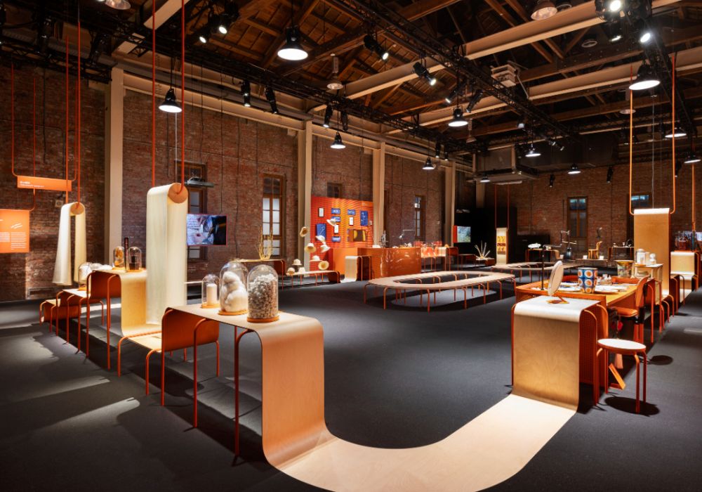 親身探索愛馬仕當代製作工藝！「愛馬仕匠心工坊」華山期間限定登場，皮革修復、手環鑲嵌、絲巾製作工序公開