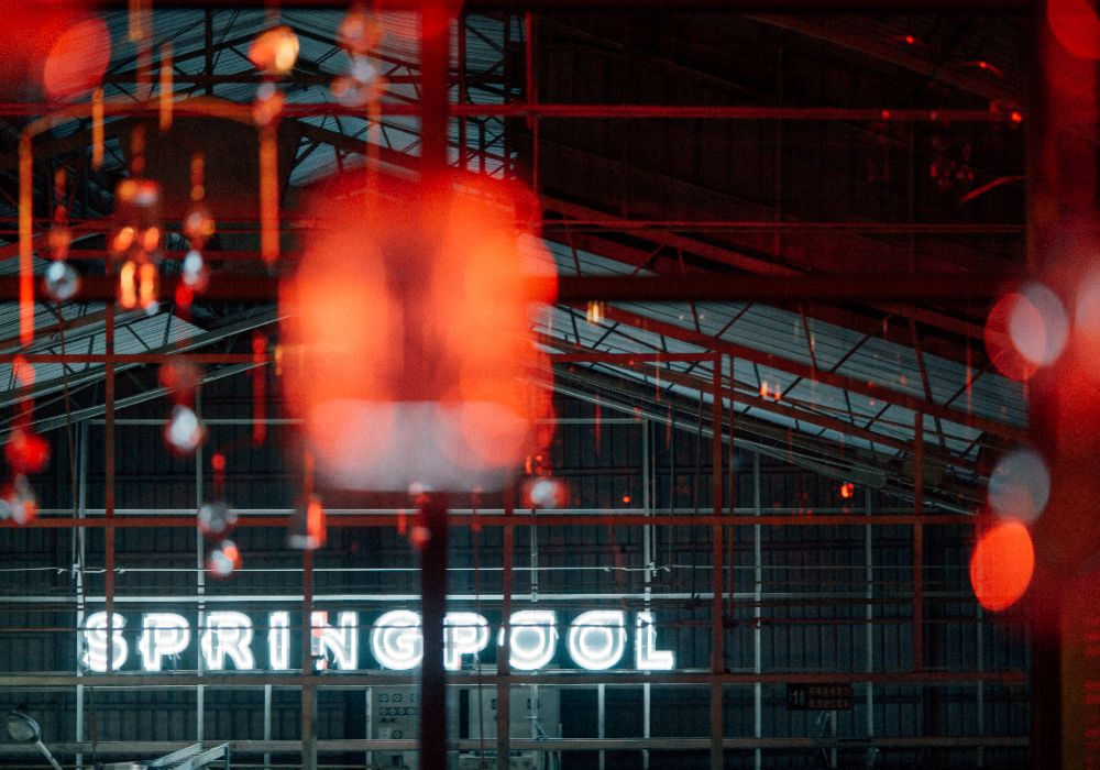 春池玻璃全新場域「春場」揭幕！半世紀工廠驚喜轉身，八大展區、百件工藝品探索「透明之間」