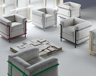 【一分鐘讀懂設計椅】100 年前吹起的工業風！現代建築大師柯比意的《LC2》沙發單椅