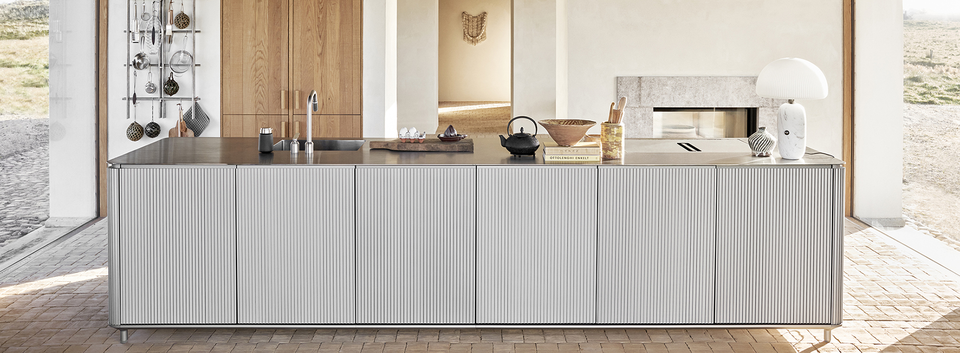 丹麥 Vipp 全新 V3 Kitchen 登場!以經典「銀灰鋁」演繹雋永金屬工藝