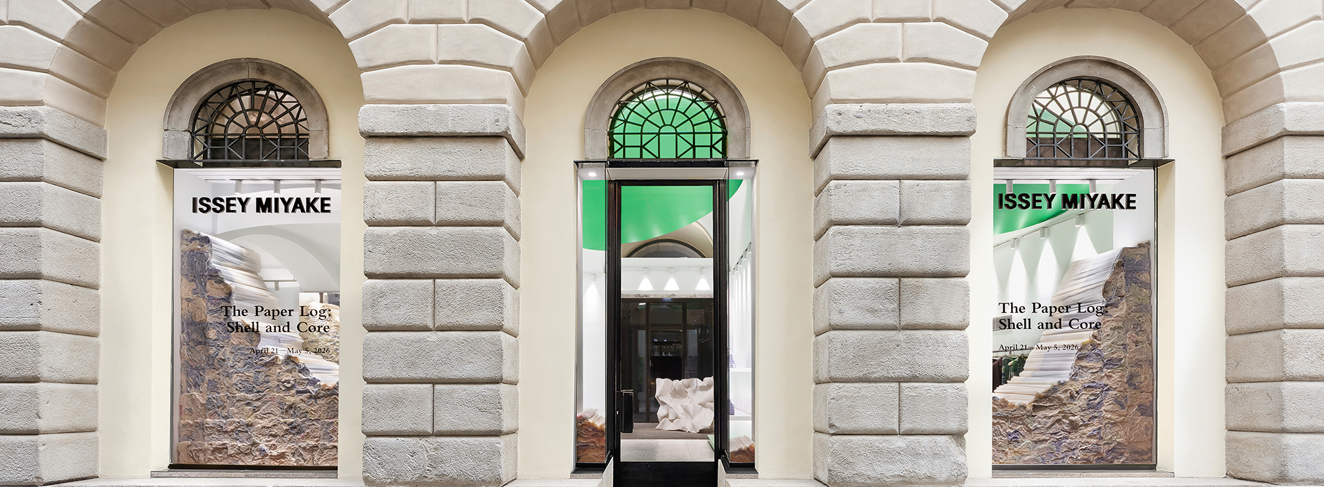 ISSEY MIYAKE 米蘭設計週特展玩實驗！皺褶工序的「廢紙捲」化為家具與裝置藝術