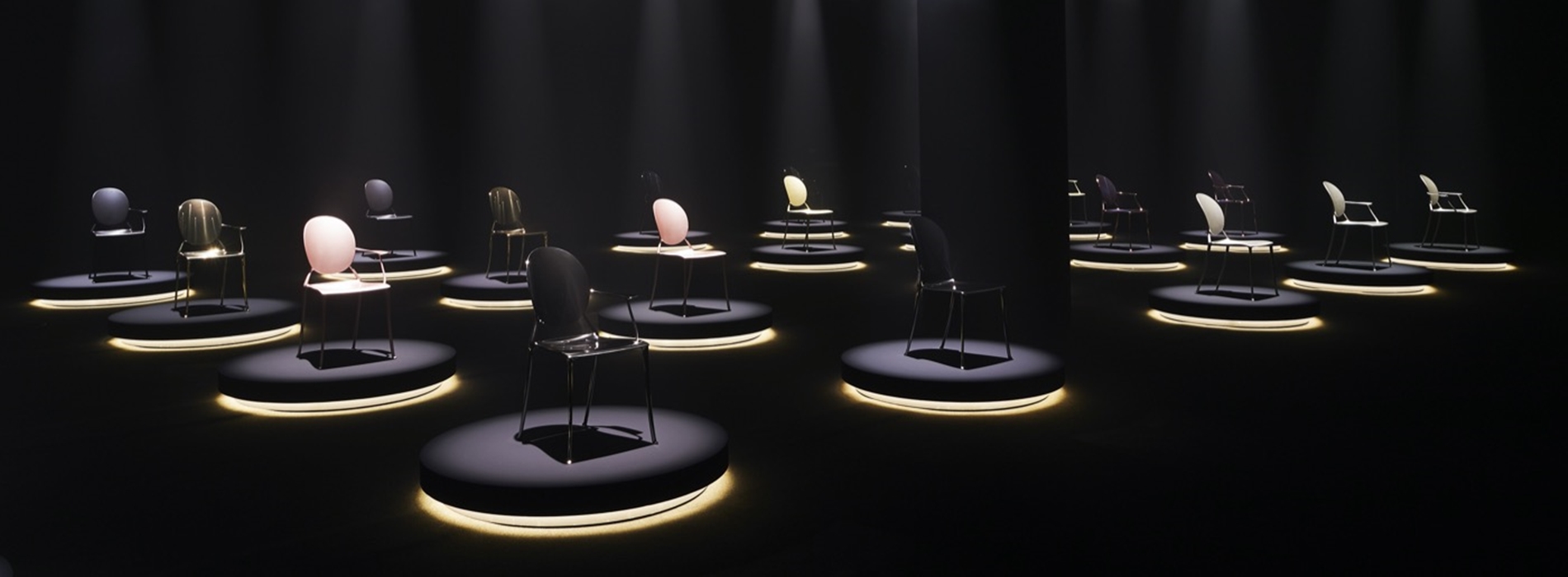 【2022米蘭設計週】設計鬼才Philippe Starck與Dior首度合作!重新詮釋Medallion 圓背椅,推出Miss Dior優雅單椅