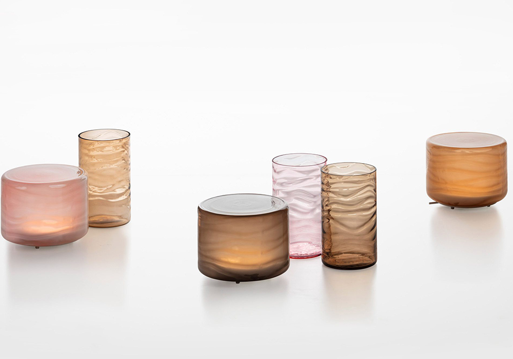 Sabine Marcelis 首度攜手 Iittala！「Unda」燈具與花瓶系列，以全新工藝將水波壓進玻璃