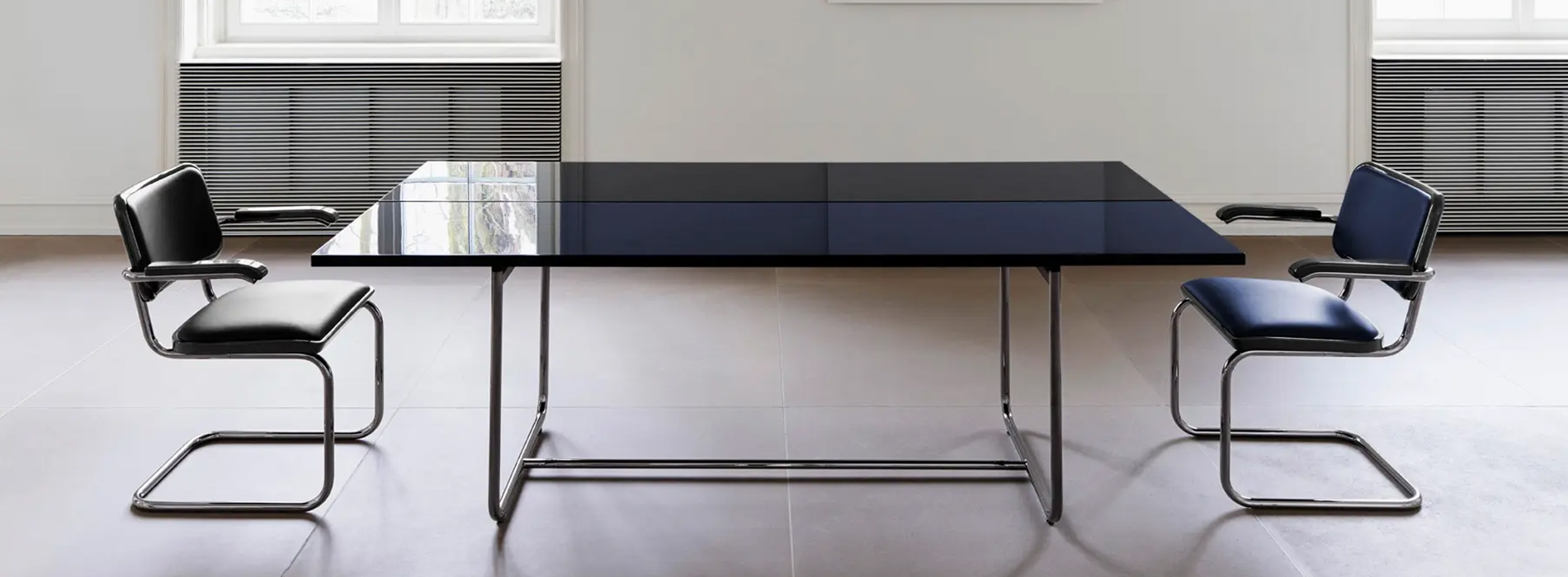 以皮革與金屬重塑包浩斯經典：Jil Sander 攜手 Thonet 擴展 JS. THONET 家具系列