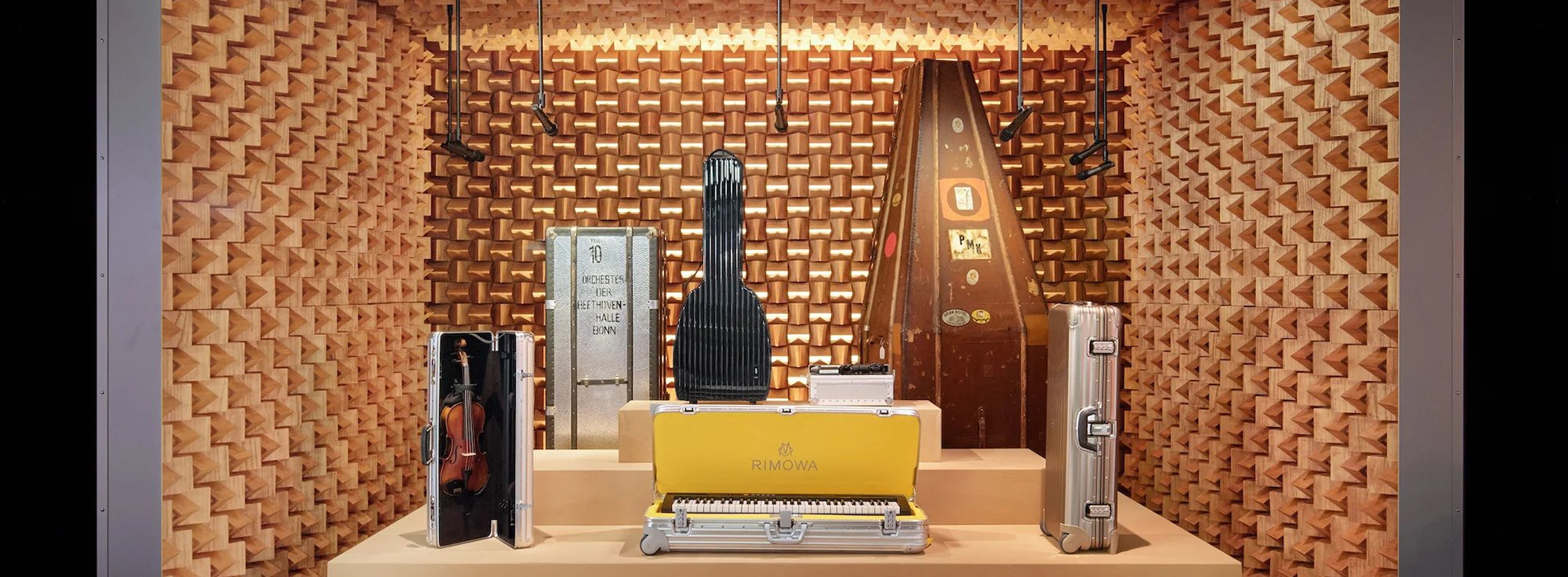 RIMOWA 125週年特展東京登場!《SEIT 1898》回顧品牌蛻變,展出100多件行李箱包括村上隆等名人收藏